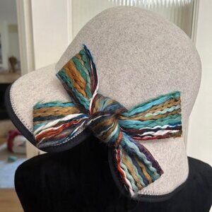 Stylish Cream Hat with Multicolor Bow